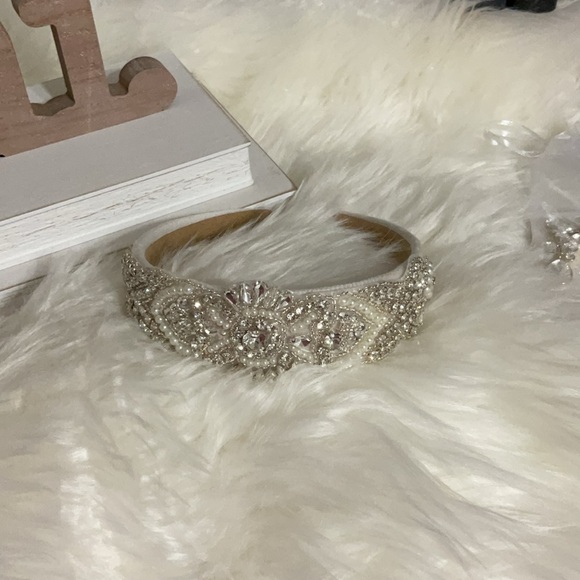 White Textured Hair Accessory - Picture 2 of 5